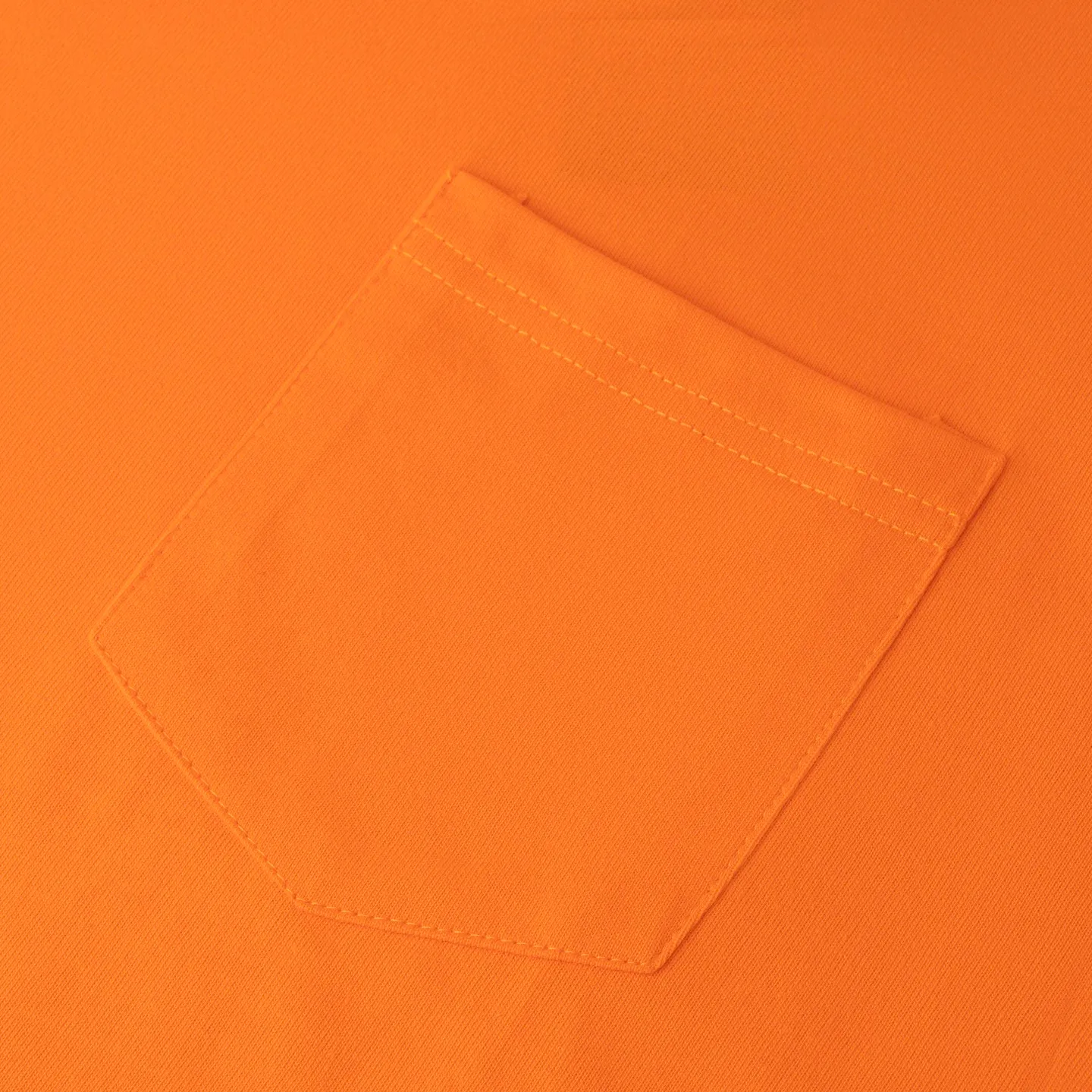 P126 Style number: 510 Ralph Lauren/Ralph Lauren 25ss new style pockets with pony embroidery on the hem, round neck short sleeves. The main logo on the neck has a QR code that can be scanned for verification. The detailed bear logo embroidery is all high-density and all made with imported Tajima machines, which distinguishes low-quality products on the market. 32 counts, 240g hydrophilic toner, 100% cotton fabric, comfortable and soft, highly breathable, focusing on high-end cost-effectiveness, needless to say good quality. Available in a variety of colors, both boys and girls can try this genderless style, giving them a yuppie tone in no time. Immerse yourself in your leisurely style, and have your own style in retro. Natural, vivid, and very French romantic feelings perfectly integrate the youthful atmosphere with the trend. The clever embellishment of the classic pony logo embroidery carries all the eye-catching points. Color: black, white, navy blue, orange Size: S-xL S Shoulder width 44 Bust 100 Sleeve length 22 Clothing length 68 M Shoulder width 46 Bust 104 Sleeve length 23 Clothing length 70 L Shoulder width 63 Bust 108 Sleeve length 24 Clothing length 72 xL Shoulder width 50 Bust 112 Sleeve length 25 Clothing length 74